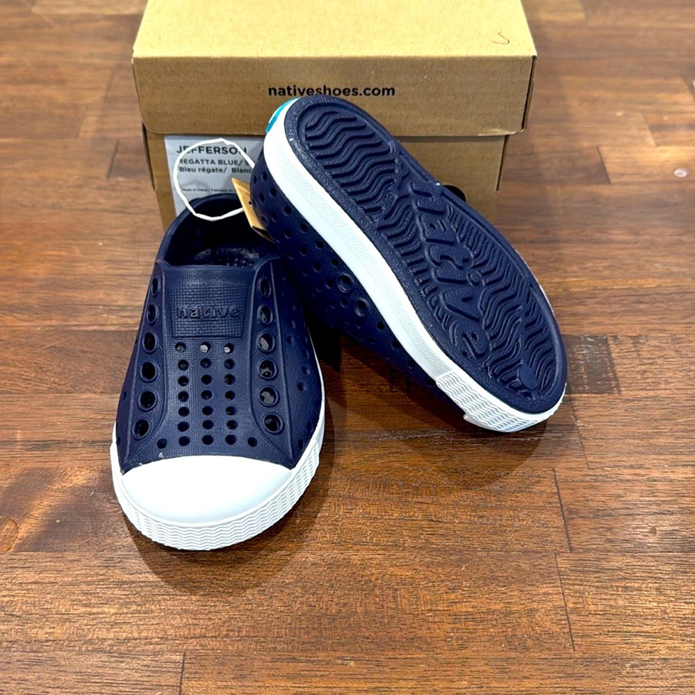 Native Shoes (Jefferson) Kids in Navy Blue and White